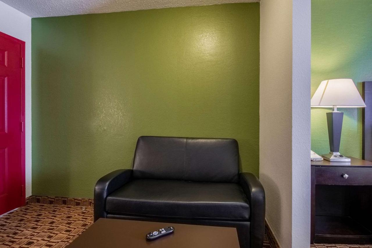 Coratel Plus Suites Wichita West Airport Ngoại thất bức ảnh