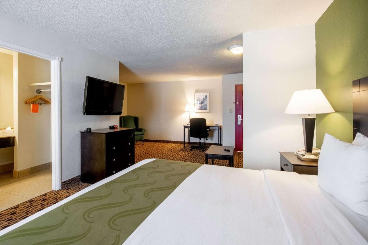 Coratel Plus Suites Wichita West Airport Ngoại thất bức ảnh