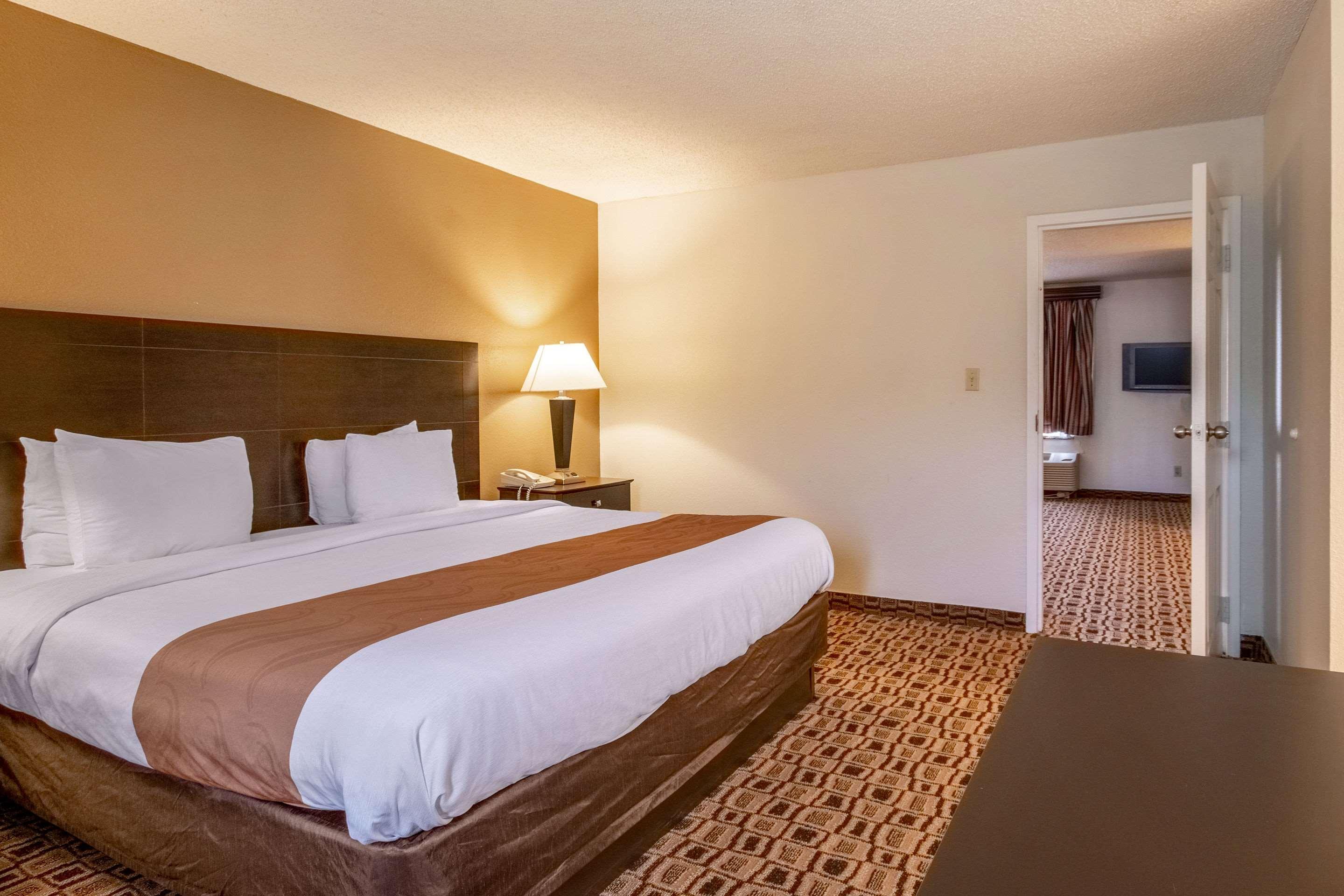 Coratel Plus Suites Wichita West Airport Ngoại thất bức ảnh