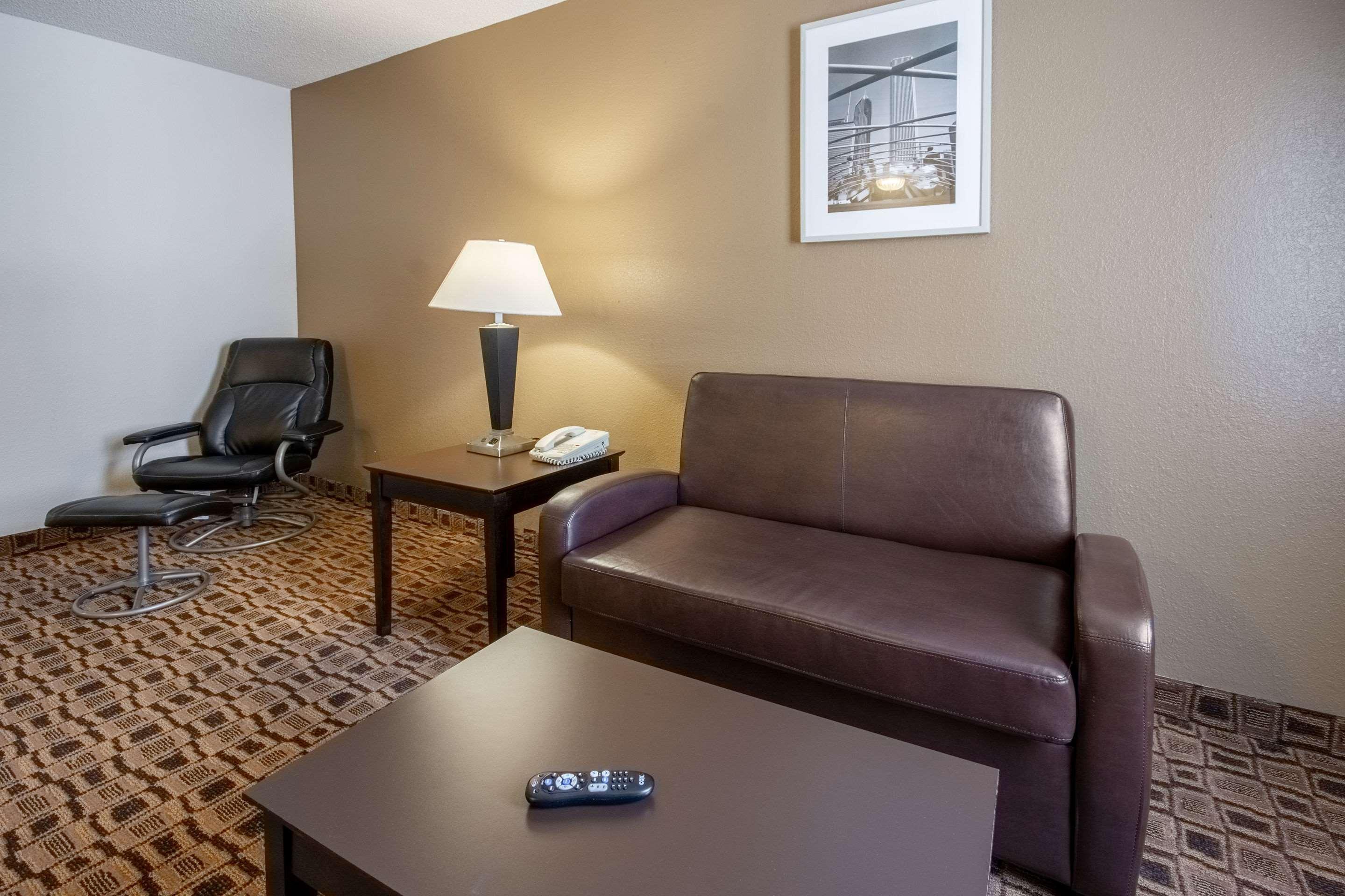 Coratel Plus Suites Wichita West Airport Ngoại thất bức ảnh