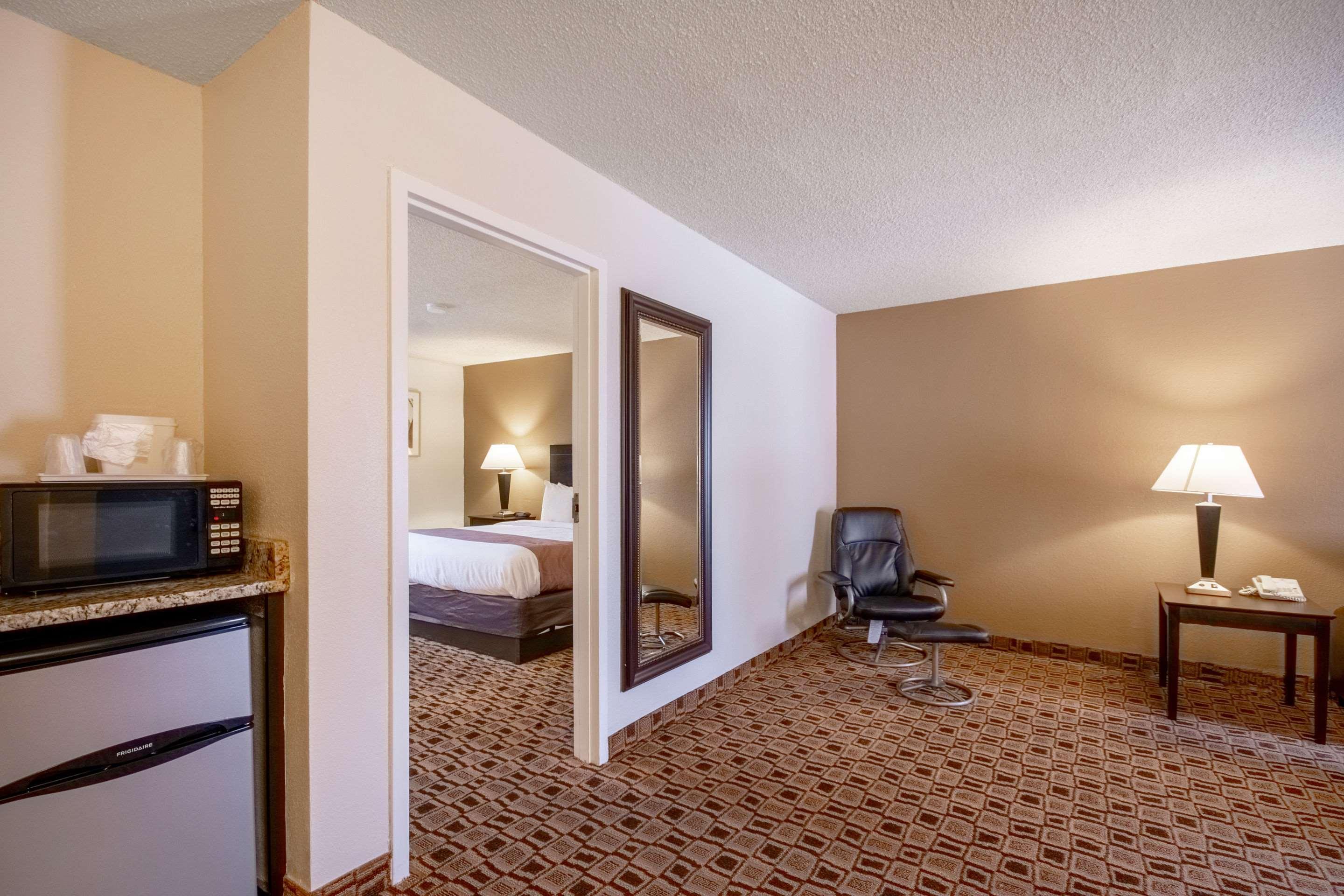 Coratel Plus Suites Wichita West Airport Ngoại thất bức ảnh