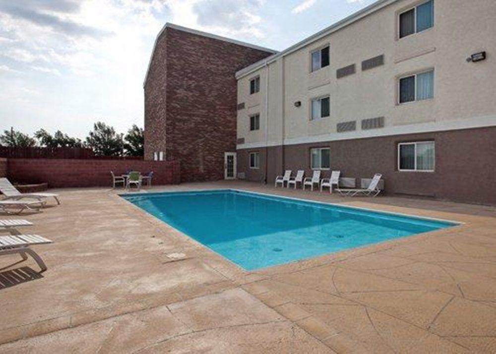 Coratel Plus Suites Wichita West Airport Ngoại thất bức ảnh