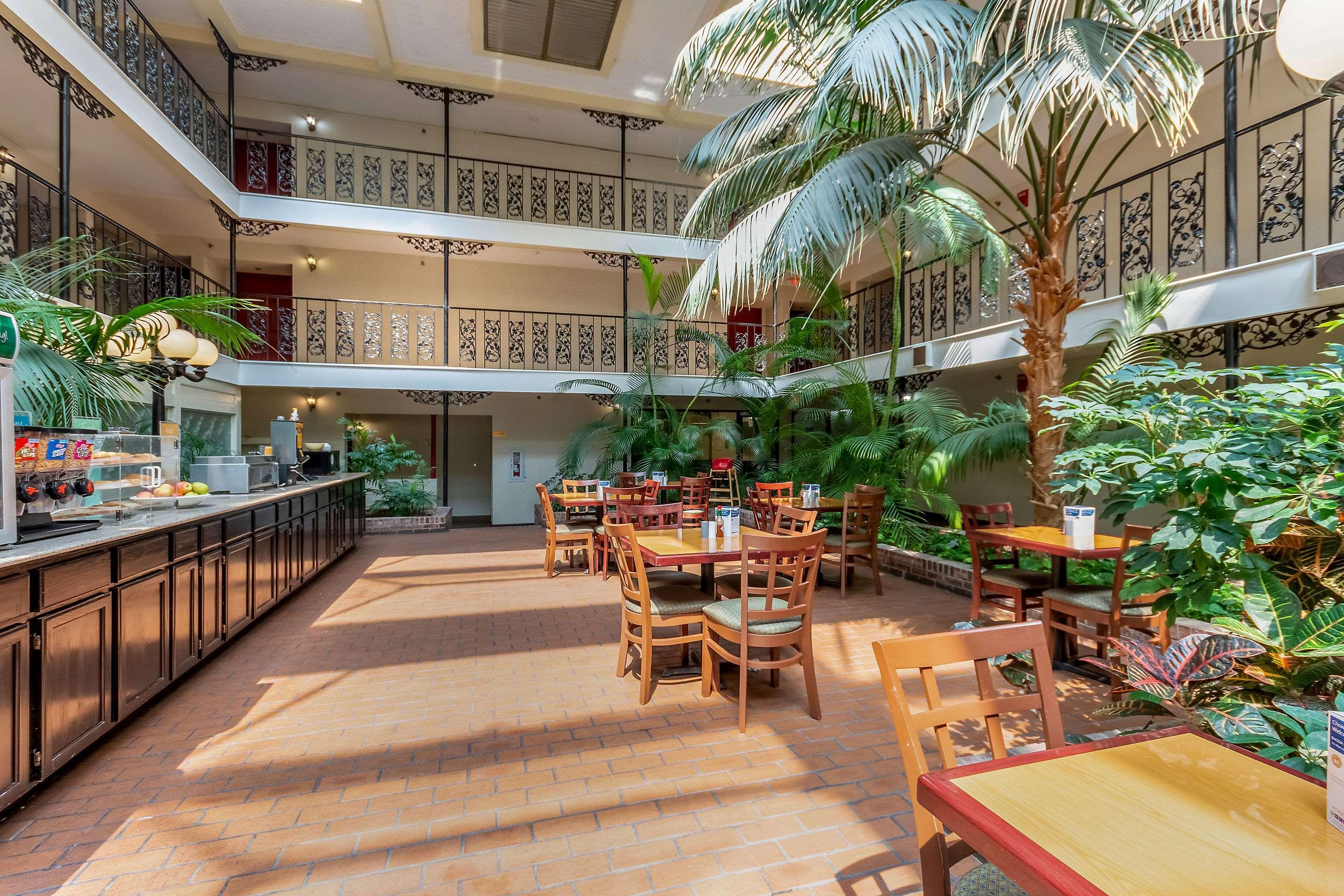 Coratel Plus Suites Wichita West Airport Ngoại thất bức ảnh
