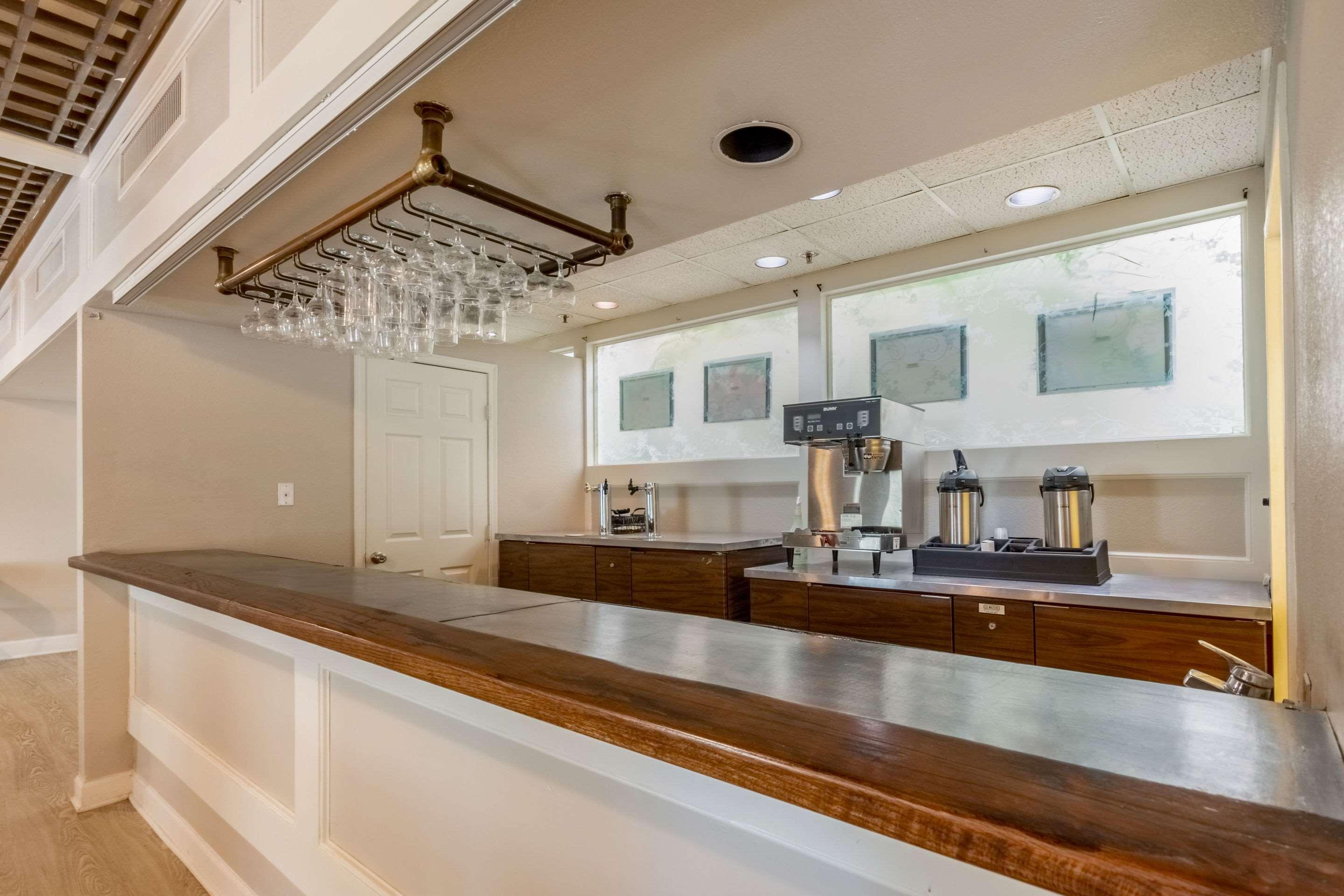 Coratel Plus Suites Wichita West Airport Ngoại thất bức ảnh
