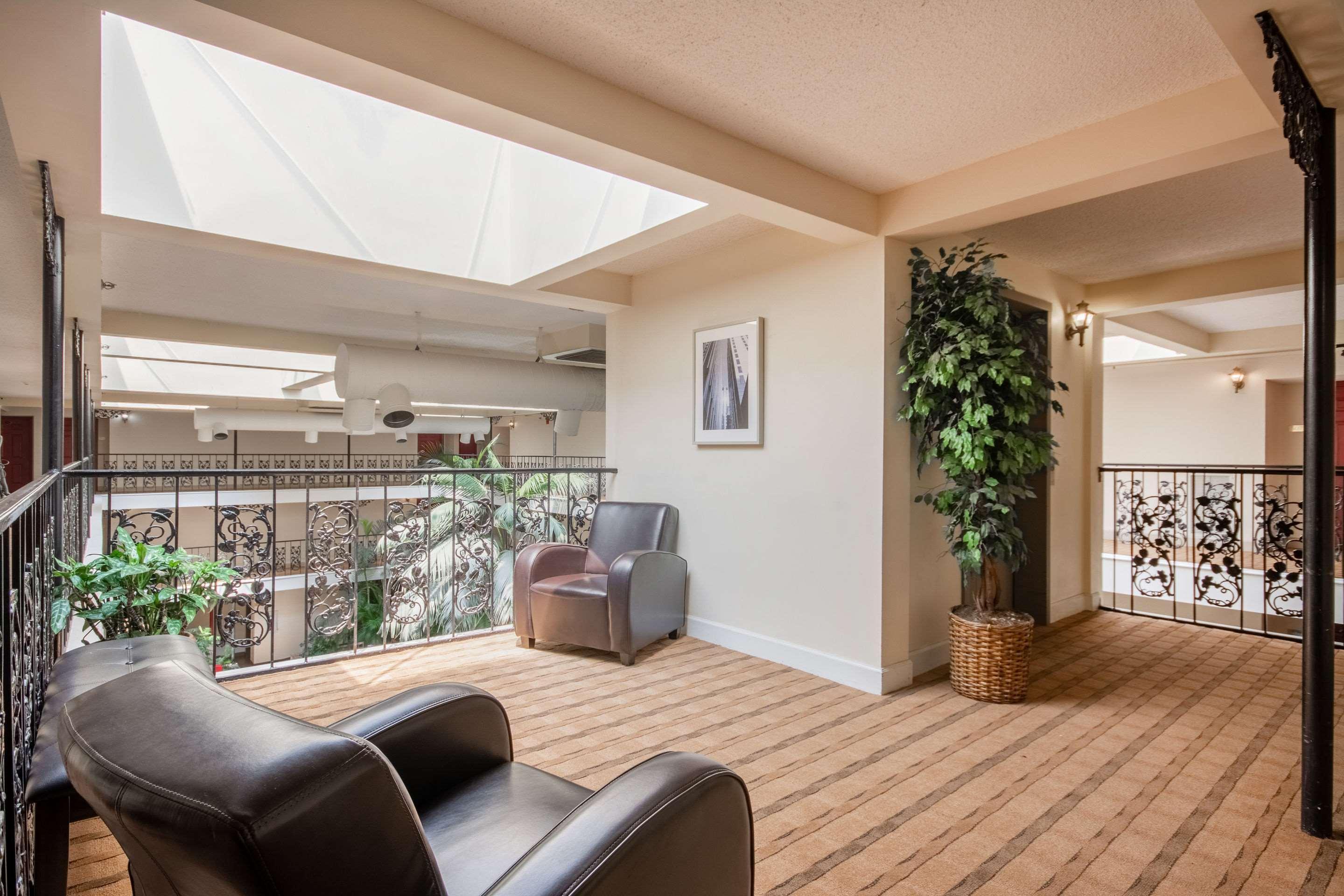 Coratel Plus Suites Wichita West Airport Ngoại thất bức ảnh