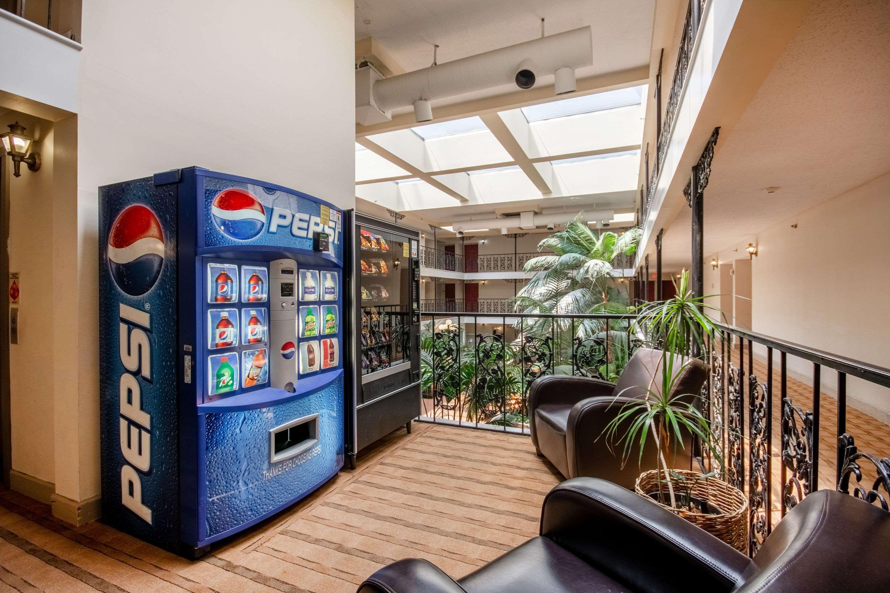 Coratel Plus Suites Wichita West Airport Ngoại thất bức ảnh