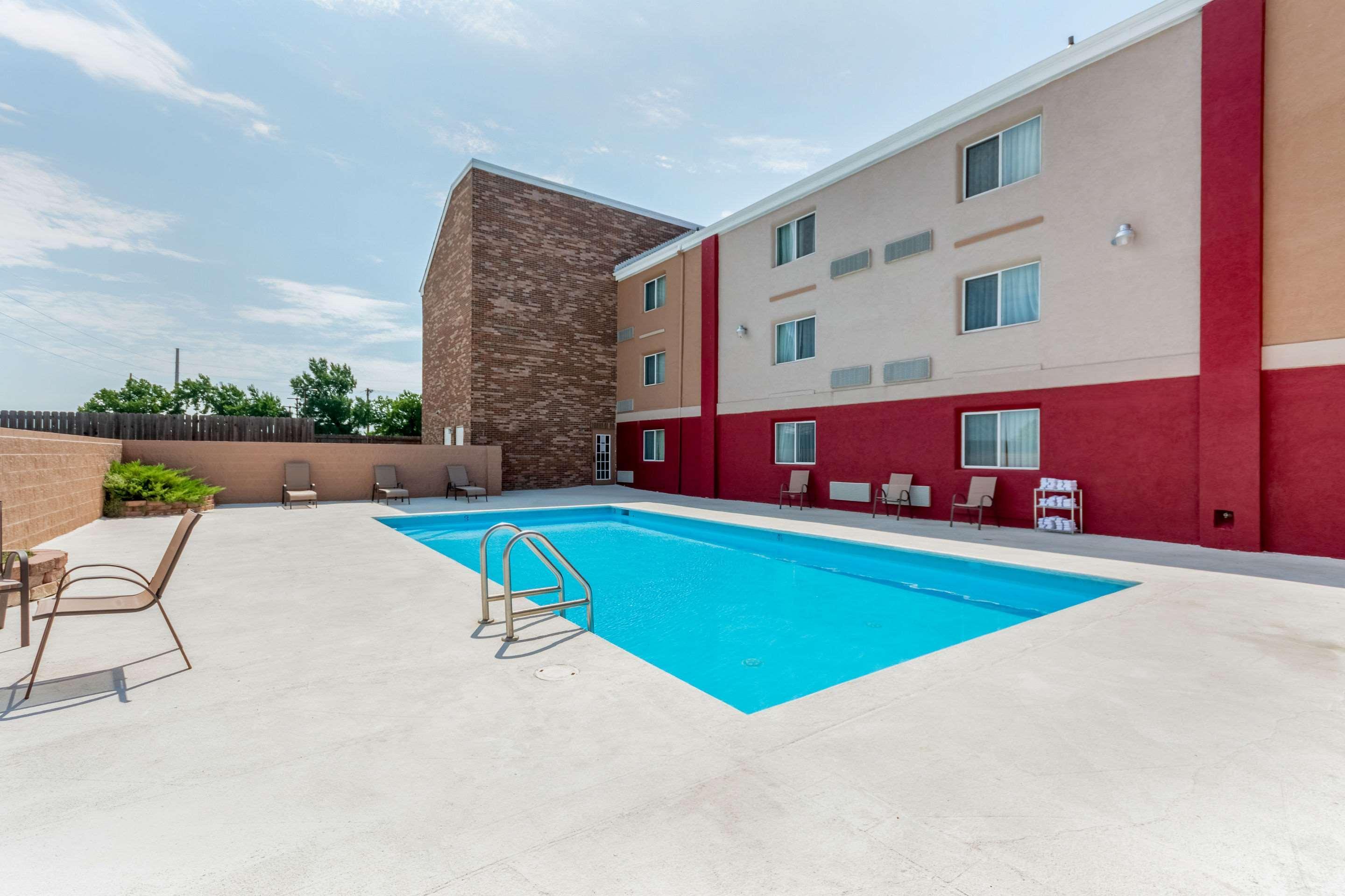Coratel Plus Suites Wichita West Airport Ngoại thất bức ảnh