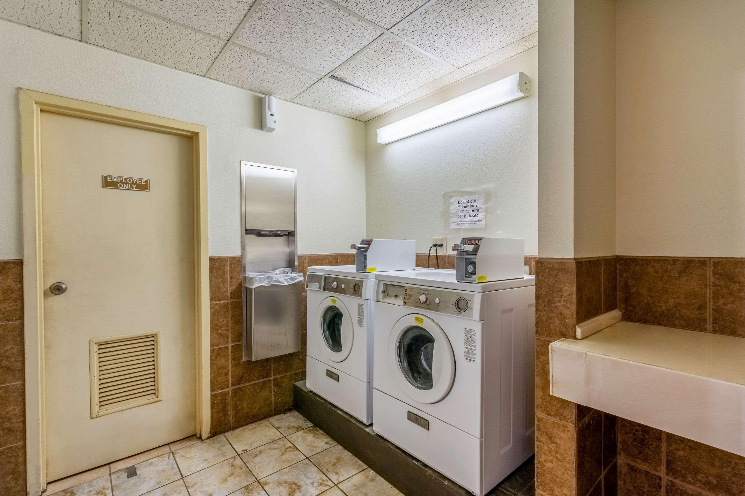 Coratel Plus Suites Wichita West Airport Ngoại thất bức ảnh