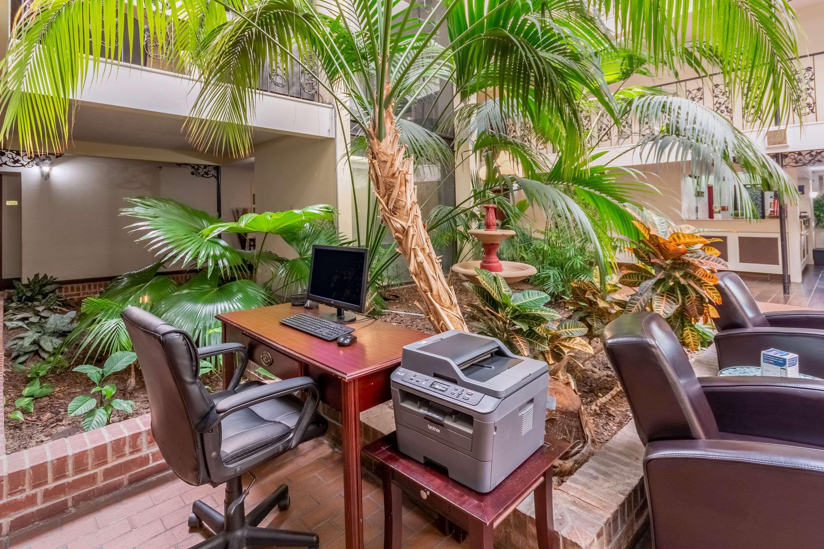 Coratel Plus Suites Wichita West Airport Ngoại thất bức ảnh